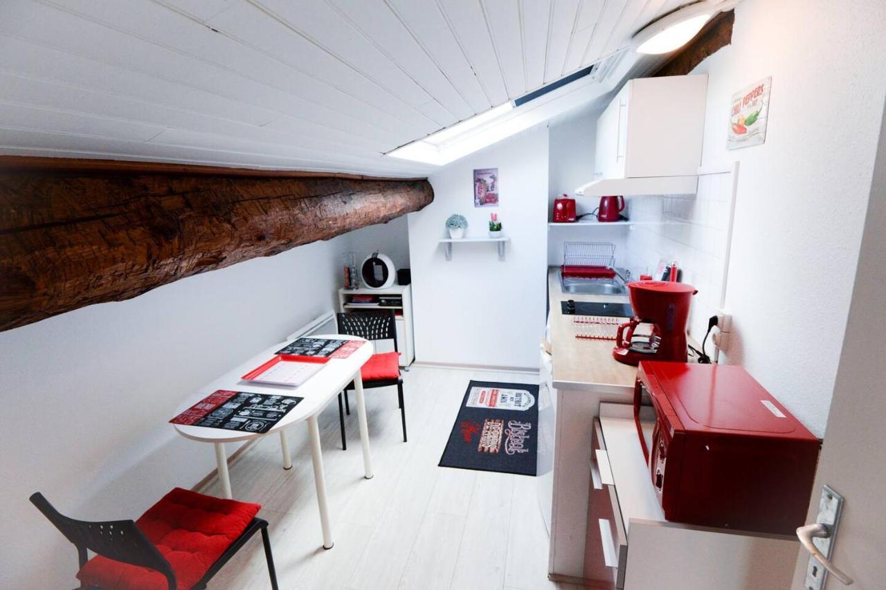Studio 9 Classe 2 Etoiles Carcassonne Bagian luar foto